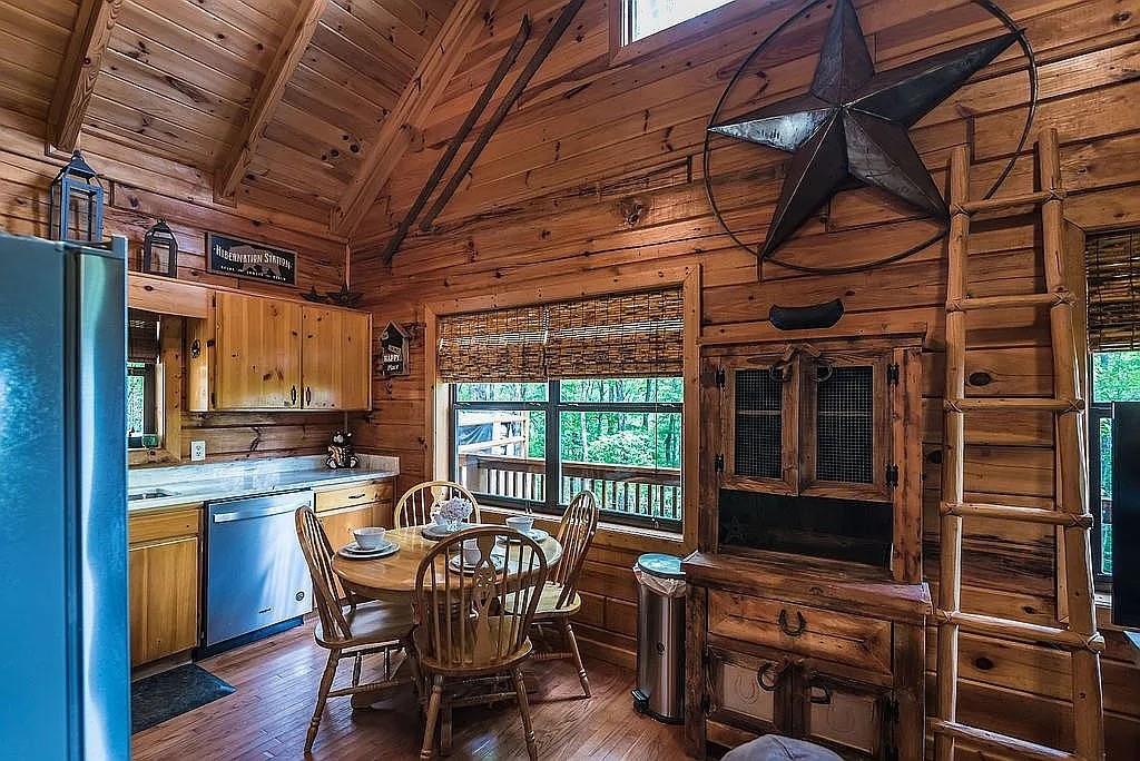 137 Ascherman Court Blue Ridge, GA 30513 - Photo 10 of 38