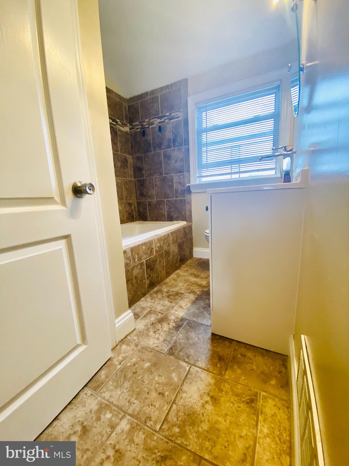 3323 North Point Road Baltimore, MD 21222 - Photo 14 of 28