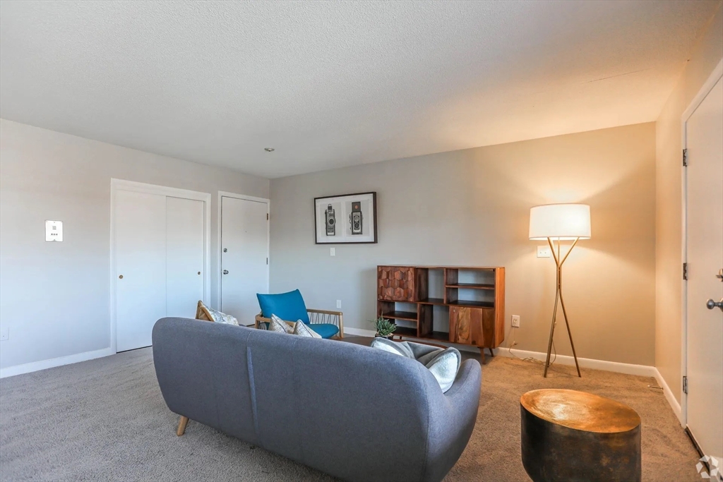 8 Lakeview Gardens, Unit 6 Natick, MA 01760 - Photo 3 of 13 a living room with furniture and a lamp