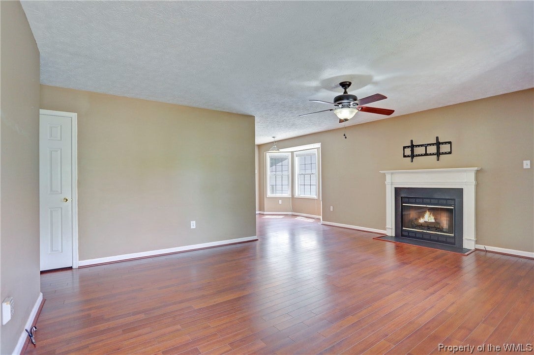 911 Riverside Drive Lanexa, VA 23089 - Photo 3 of 30 Gallery Image 3