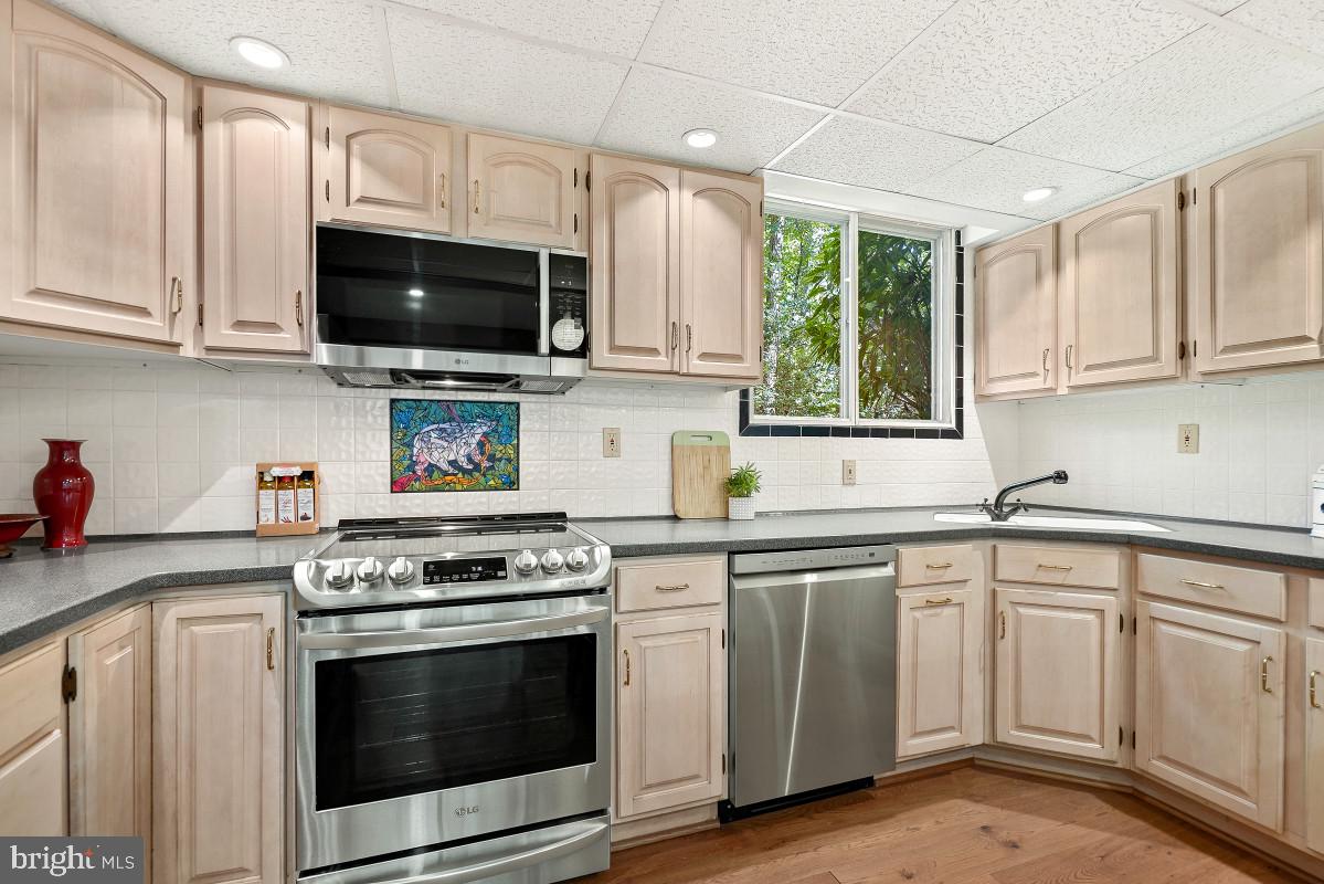 8545 Pineway Court Laurel, MD 20723 - Photo 8 of 41 Gallery Image 8