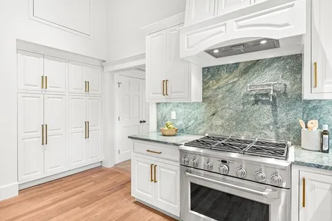 $2,599,000 | 10 Viking Road, Winchester, MA 01890