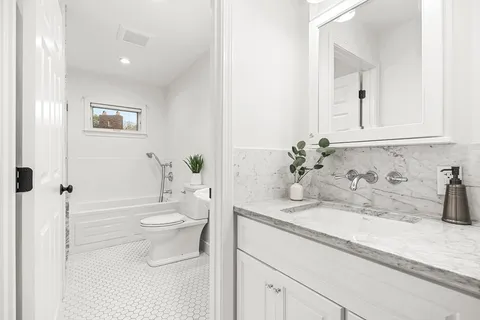 $2,599,000 | 10 Viking Road, Winchester, MA 01890