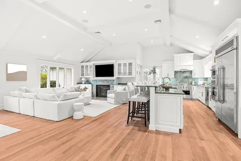 $2,599,000 | 10 Viking Road, Winchester, MA 01890