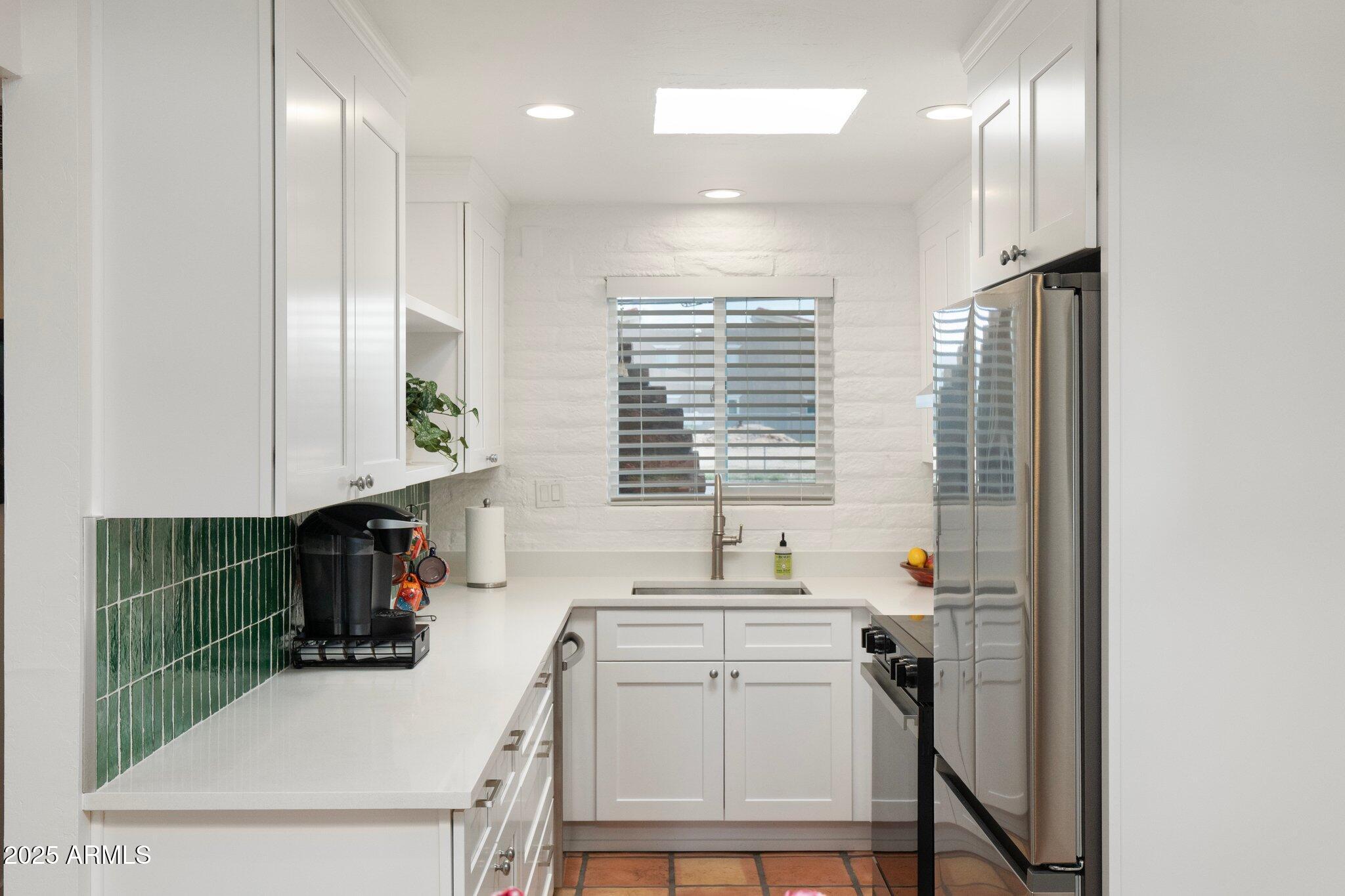 3036 North 32nd Street, Unit 303 Phoenix, AZ 85018 - Photo 4 of 33 large-019602df-4de9-73cc-8ca9-dd3fc545d5