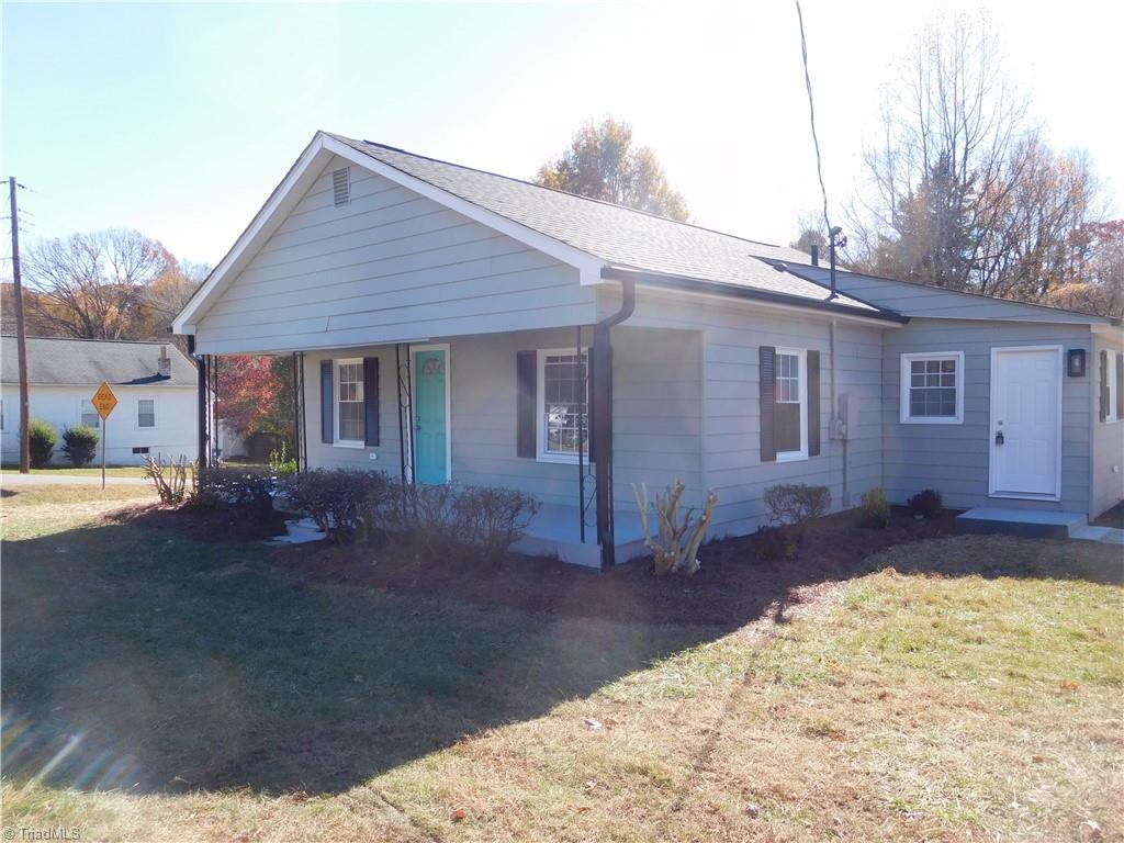 3830 Robinhood Road Winston-Salem, NC 27106 - Photo 2 of 30 UPDATED & MOVE IN READY!