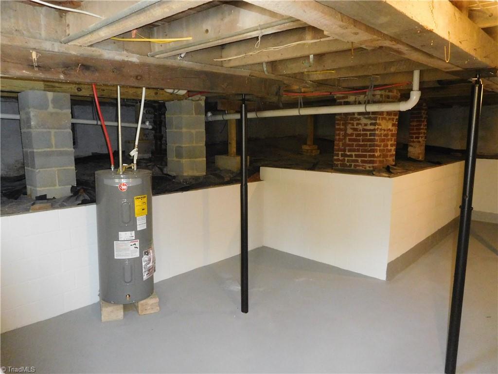 3830 Robinhood Road Winston-Salem, NC 27106 - Photo 28 of 30 SUPER CLEAN AND GREAT PLACE FOR STORAGE.