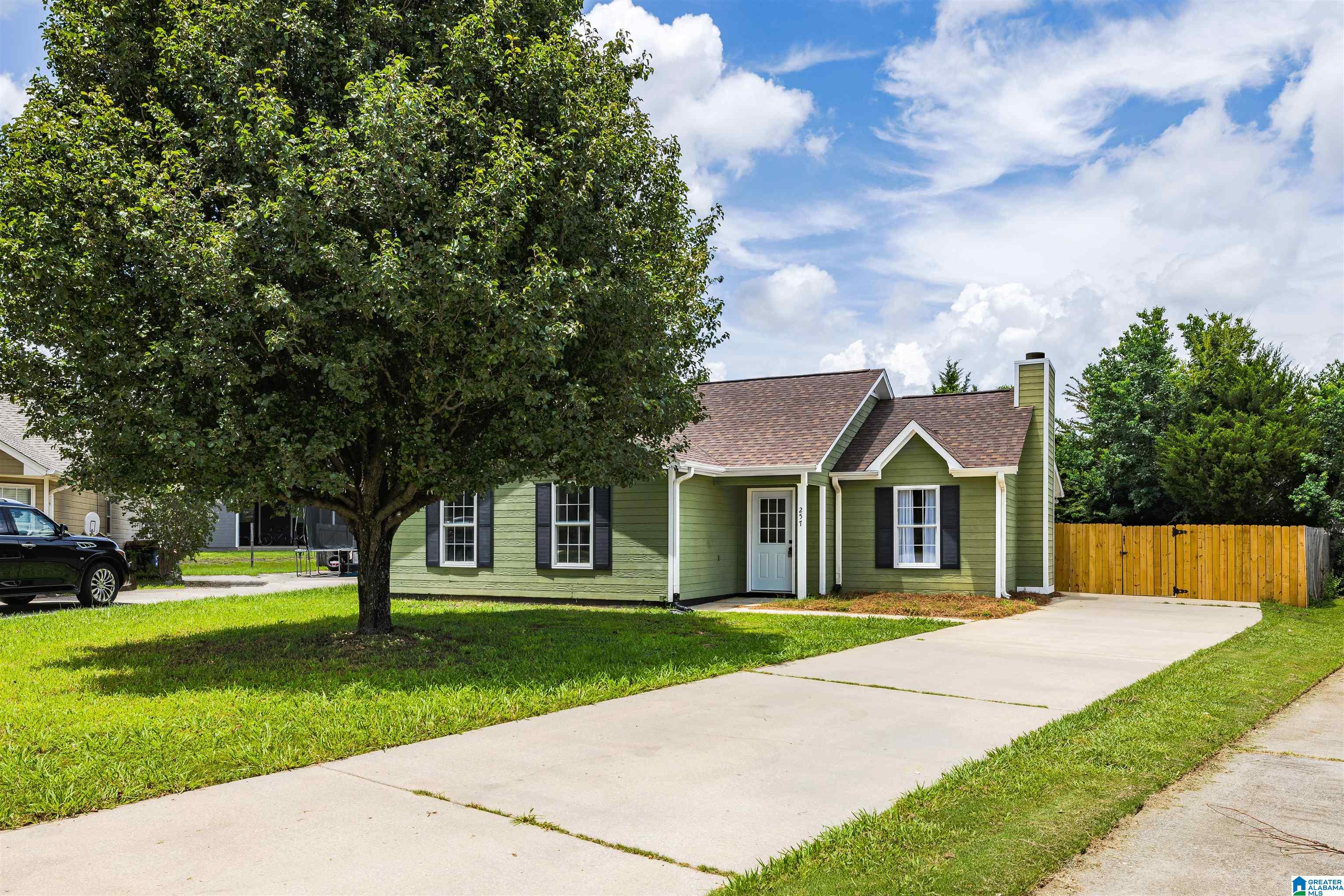 257 Park Place Way Alabaster, AL 35007 - Photo 2 of 24