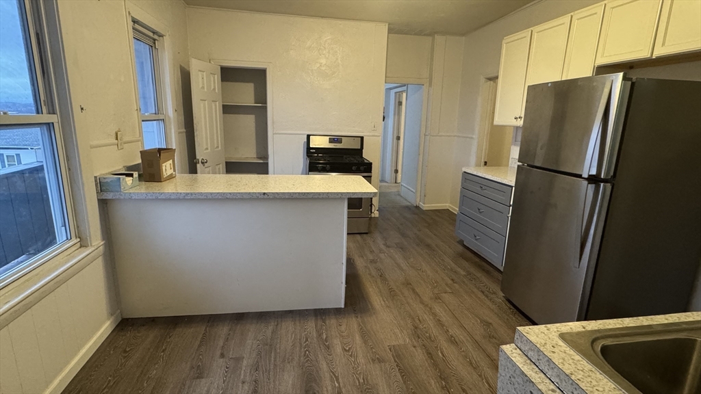 30 Elliot Street, Unit 3 Worcester, MA 01605 - Photo 4 of 9