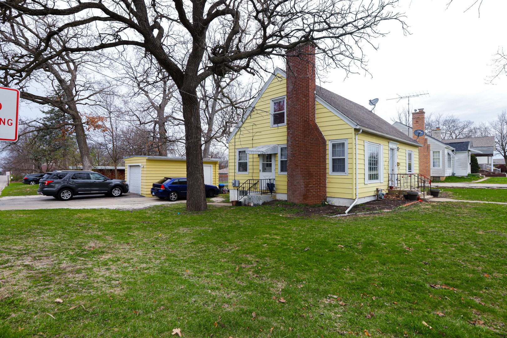 900 Garfield Road Harvard, IL 60033 - Photo 14 of 17 a view of a house with backyard