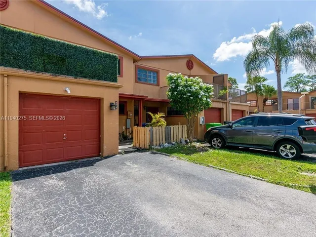 $388,888 | 8019 Northwest 27th Place, Sunrise, FL 33322