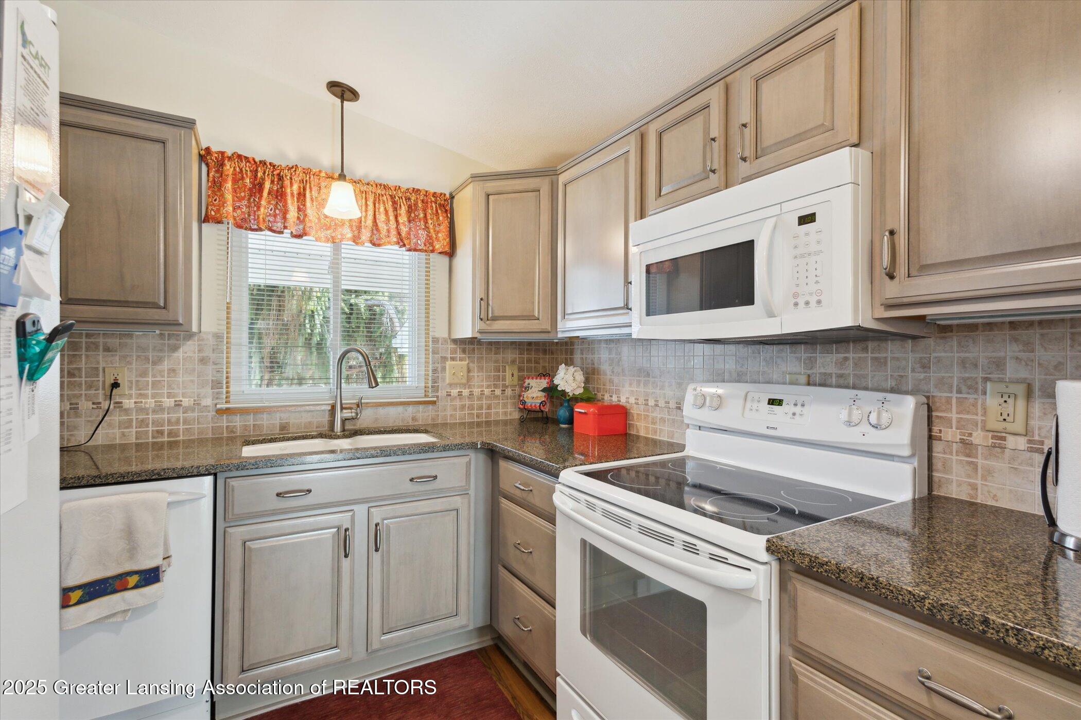 3100 Scarborough Road Lansing, MI 48910 - Photo 11 of 46 15-3100-Scarborough-Rd-Lansing-MI-48910-