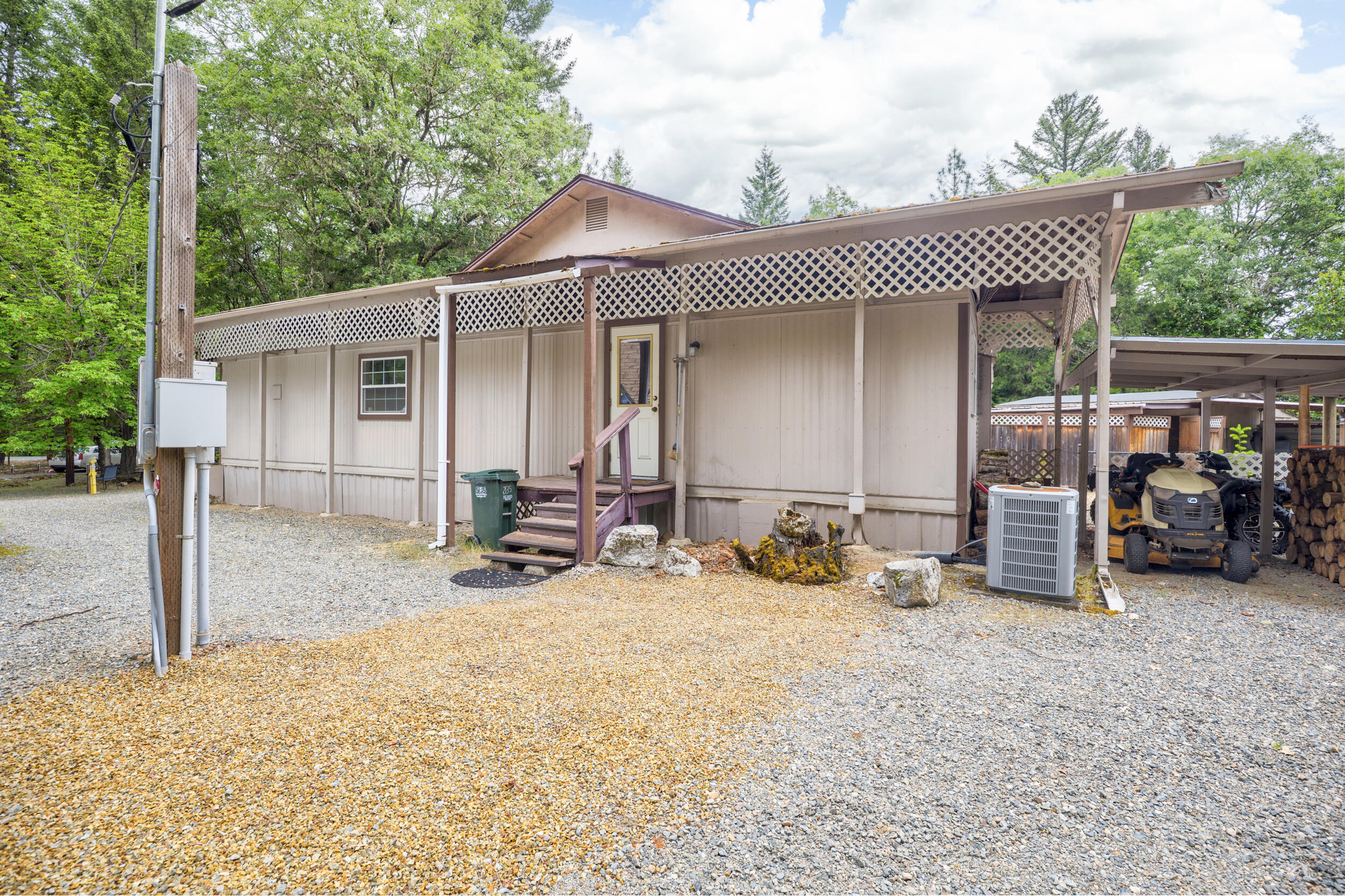 835 Southside Road Grants Pass, OR 97527 - Photo 3 of 52 2_0r1a6075b_1_6b_1_7b_1_8b_1_9b_1b