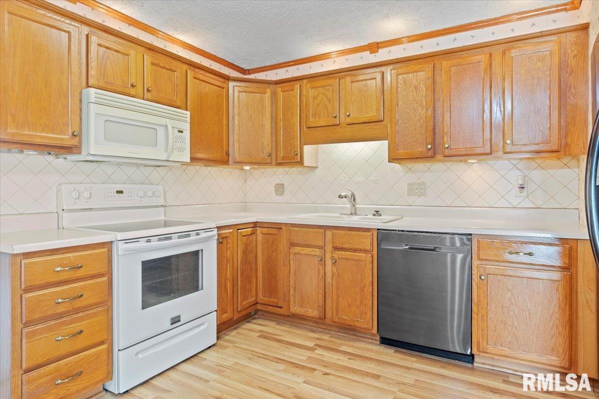 1845 Stonehenge Road Springfield, IL 62702 - Photo 9 of 34