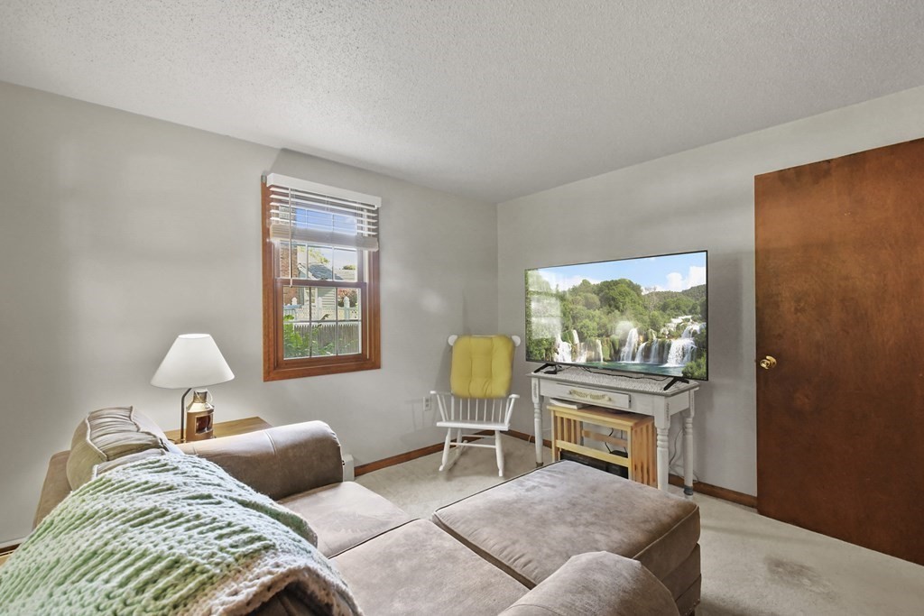 25 Ruth Avenue Dracut, MA 01826 - Photo 12 of 27 Gallery Image 12