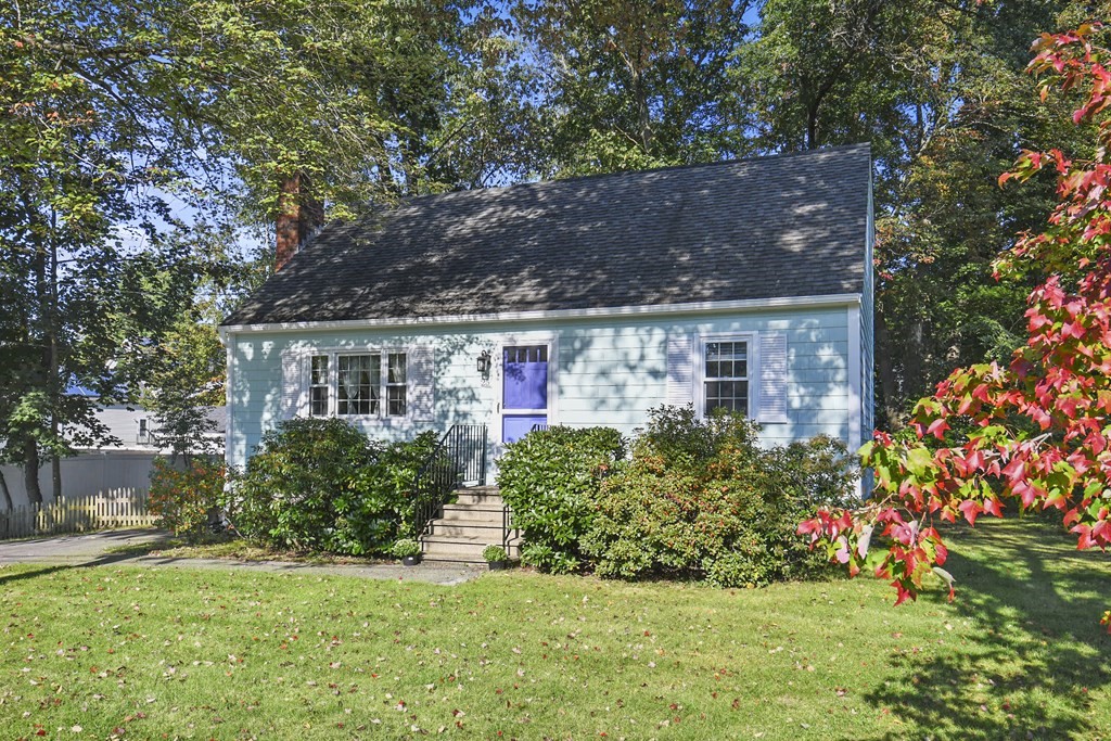 25 Ruth Avenue Dracut, MA 01826 - Photo 3 of 27 Gallery Image 3