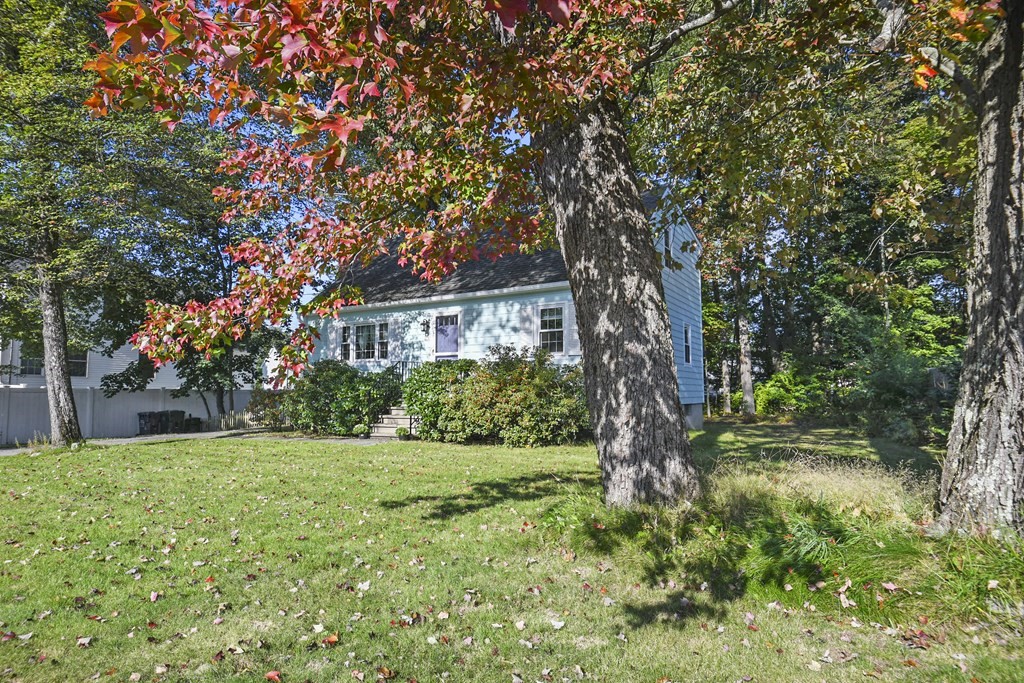 25 Ruth Avenue Dracut, MA 01826 - Photo 4 of 27 Gallery Image 4