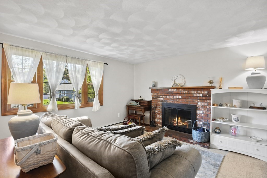 25 Ruth Avenue Dracut, MA 01826 - Photo 5 of 27 Gallery Image 5