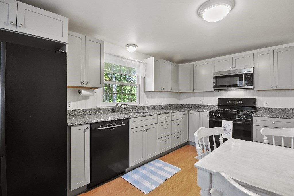 25 Ruth Avenue Dracut, MA 01826 - Photo 10 of 27 Gallery Image 10