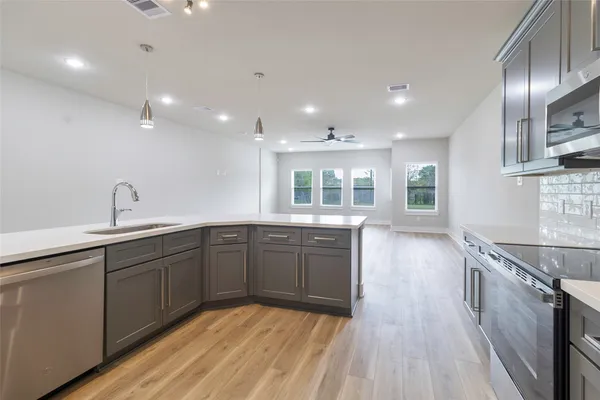 $2,300 | 9101 Noel Street, Unit A, Houston, TX 77033