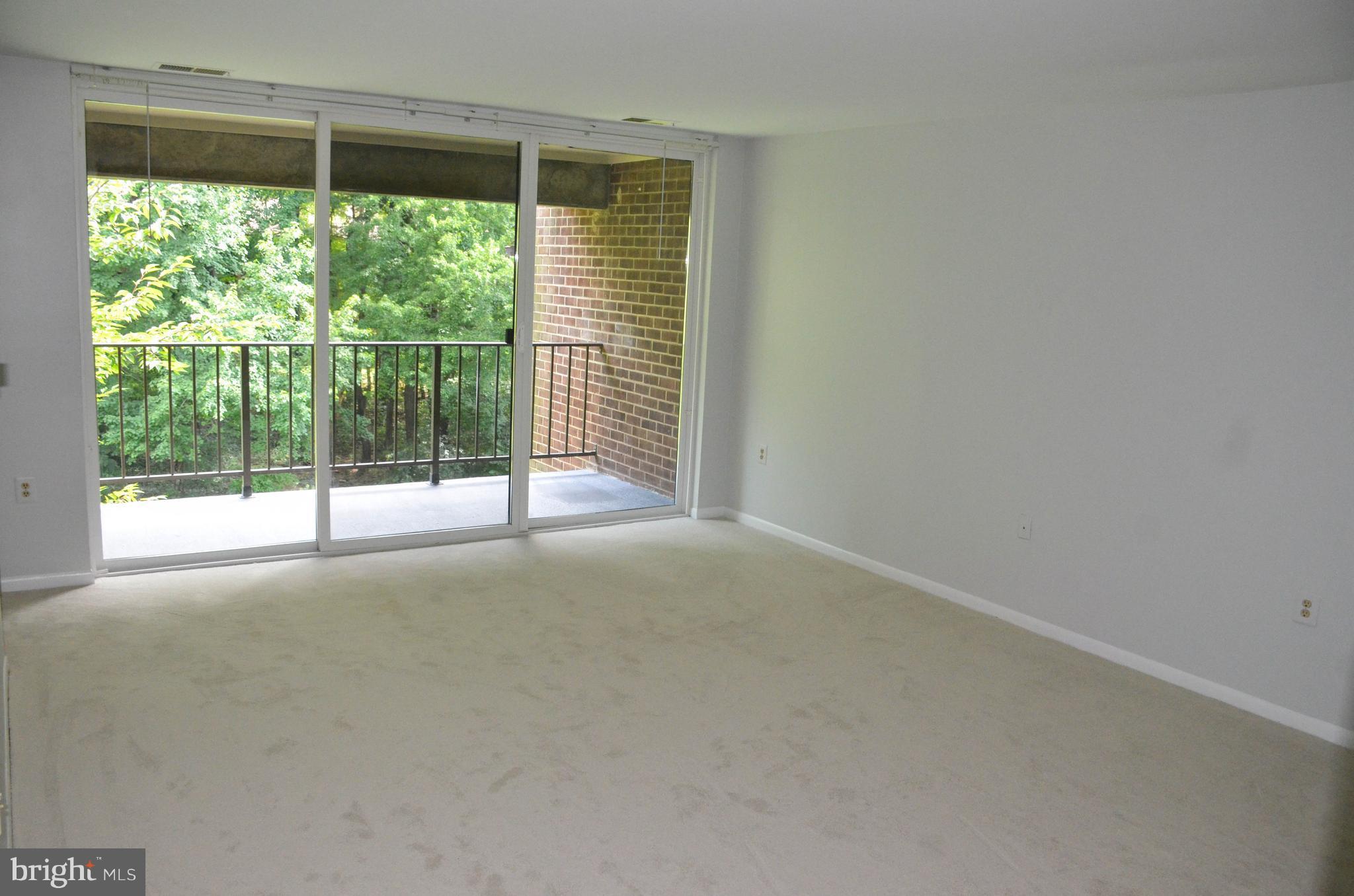1424 Northgate Square, Unit 22B Reston, VA 20190 - Photo 4 of 16 Living Room