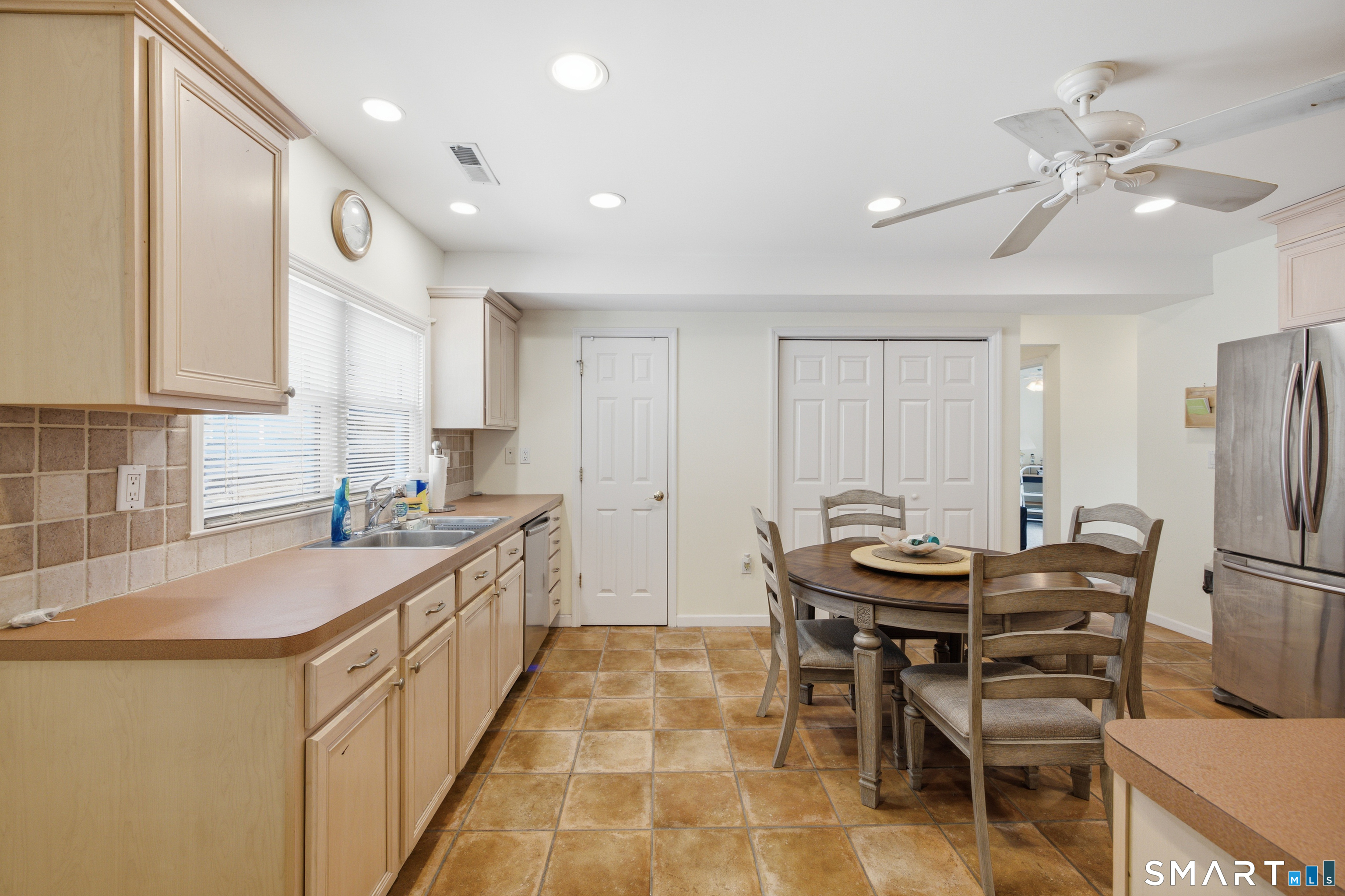 21 Culloden Road Stamford, CT 06902 - Photo 20 of 35 Unit 2 Kitchen