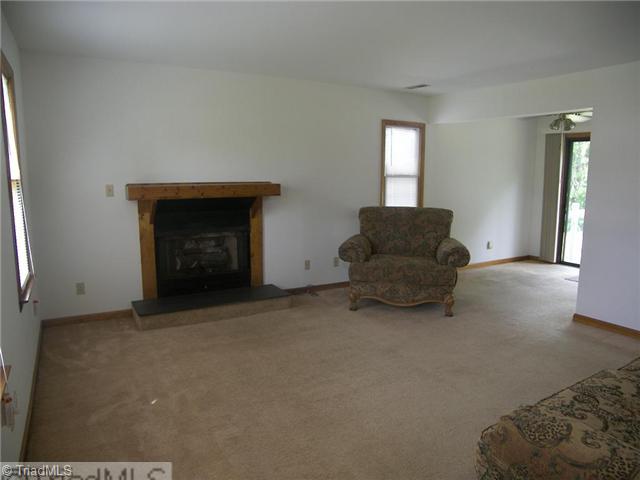 983 Ridgeview Avenue Winston-Salem, NC 27127 - Photo 2 of 13 Living Room.