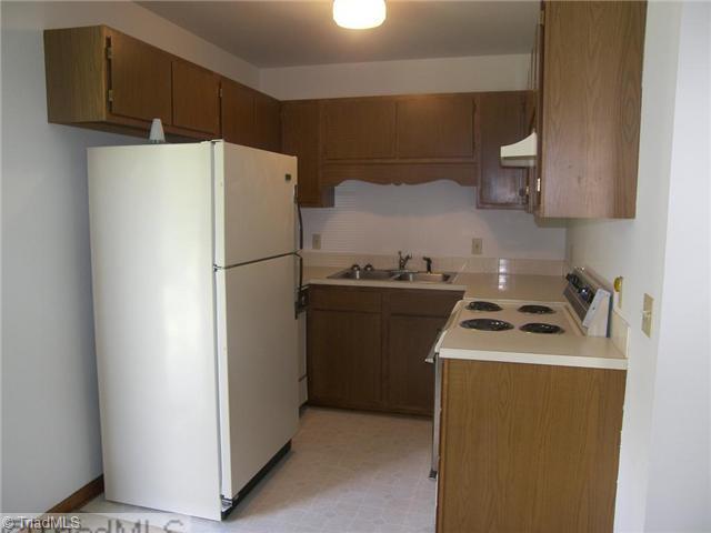 983 Ridgeview Avenue Winston-Salem, NC 27127 - Photo 4 of 13 Kitchen.
