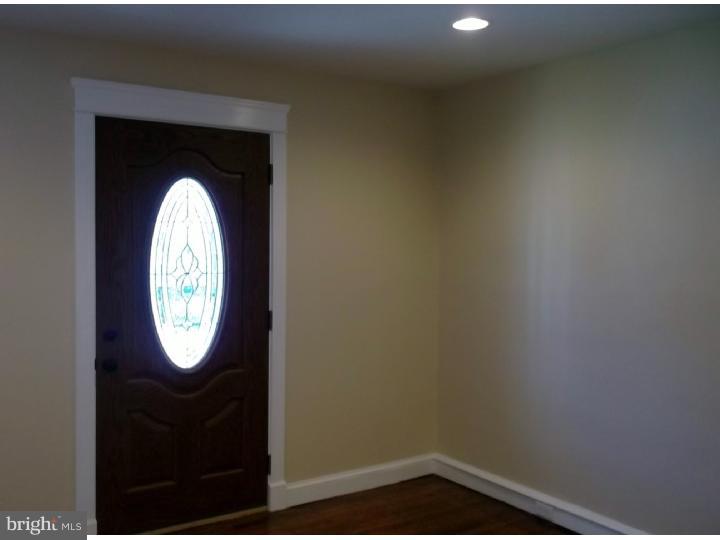 7716 Temple Road Philadelphia, PA 19150 - Photo 3 of 25 Living Room