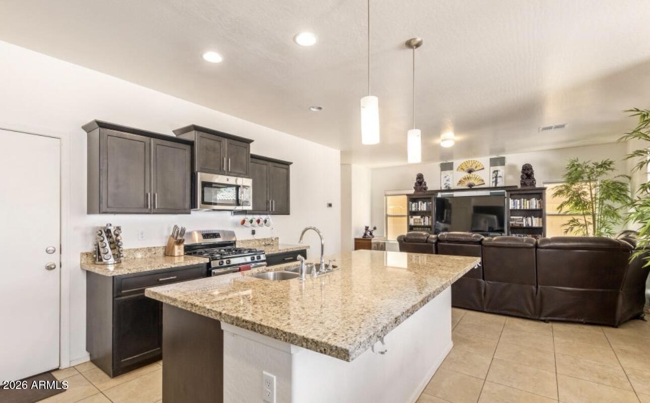814 West Ardmore Road Phoenix, AZ 85041 - Photo 6 of 31 IMG_3796