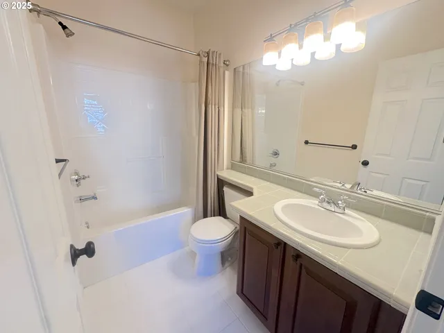 $399,999 | 6547 Northeast Brighton Street, Hillsboro, OR 97124