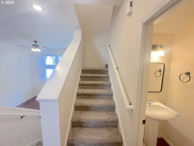 $399,999 | 6547 Northeast Brighton Street, Hillsboro, OR 97124