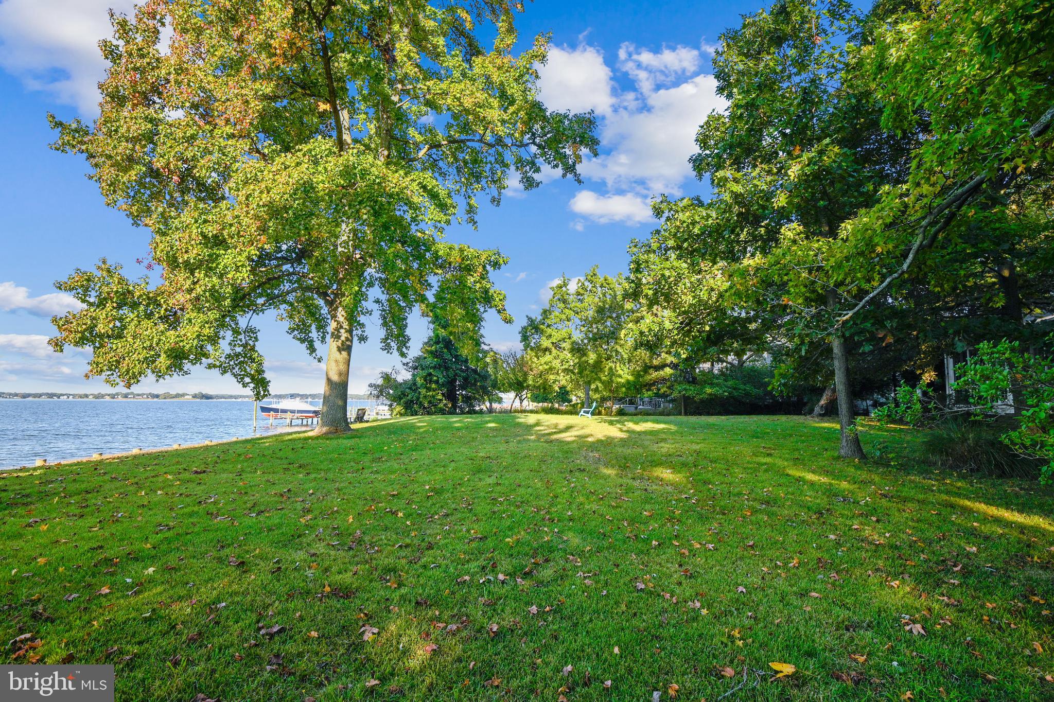 3736 Thomas Point Road Annapolis, MD 21403 - Photo 30 of 49 Front lawn