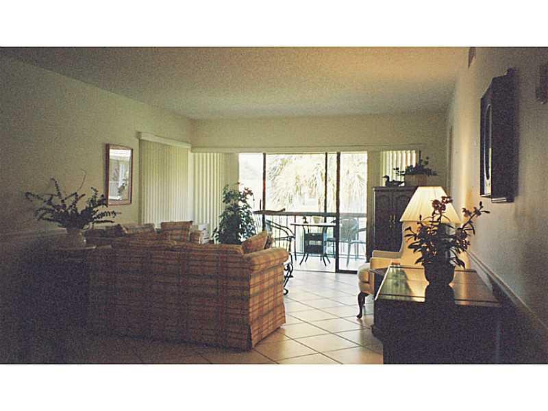 159 Northwest 70th Street, Unit 602 Boca Raton, FL 33487 - Photo 6 of 12 Living Room