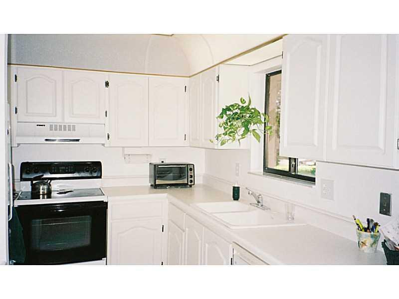 159 Northwest 70th Street, Unit 602 Boca Raton, FL 33487 - Photo 9 of 12 Kitchen
