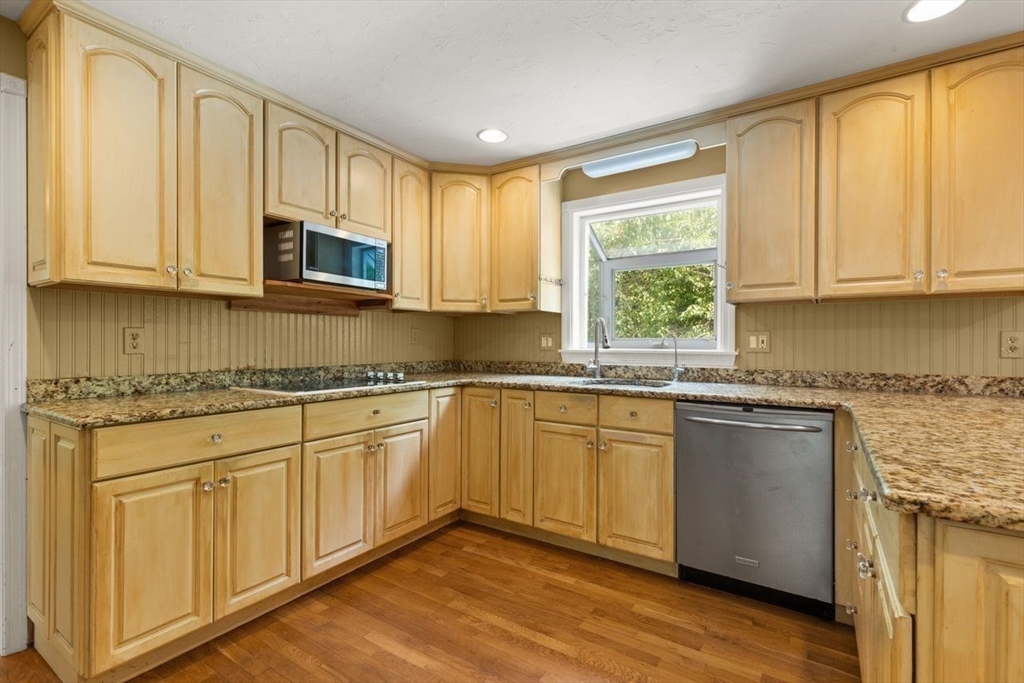 35 Castle Drive Sharon, MA 02067 - Photo 15 of 38