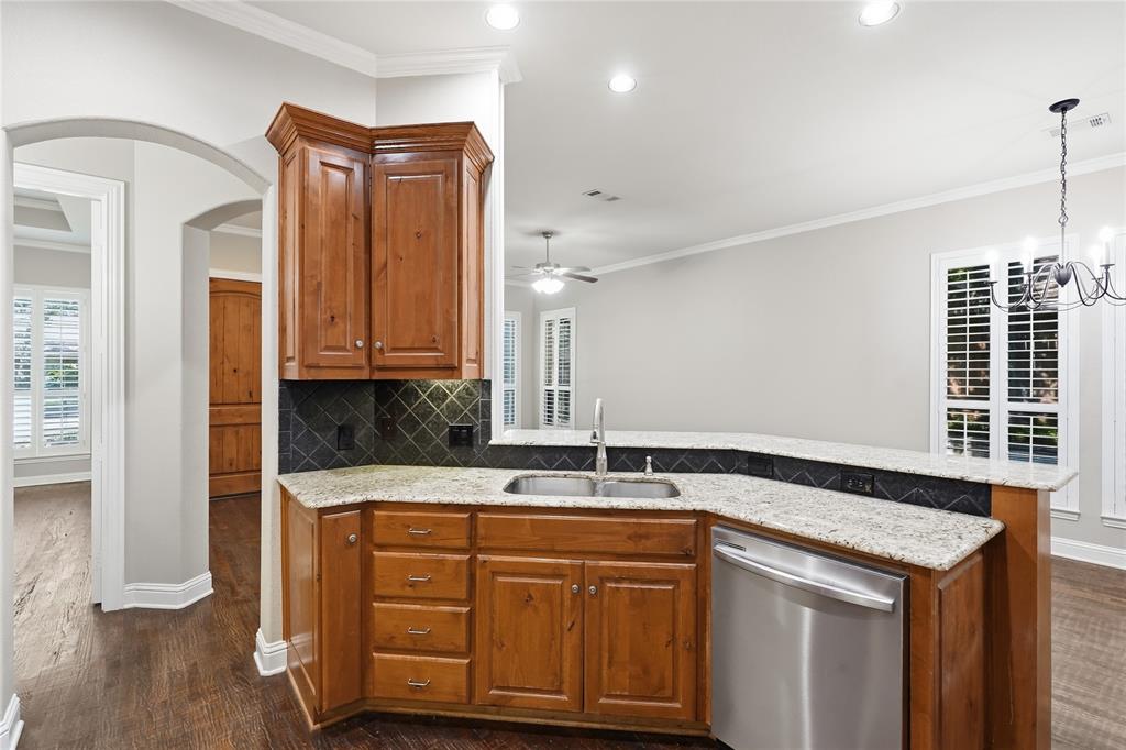 1408 Hampton Road Grapevine, TX 76051 - Photo 10 of 38 Gallery Image 10