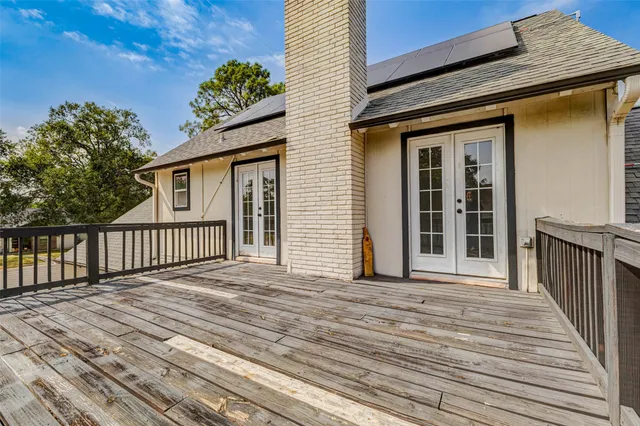 a view of empty room with windows