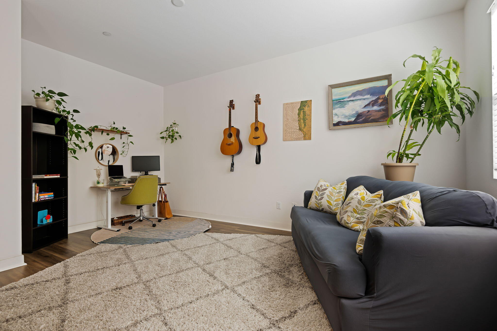 507 Bolinas Way, Unit 103 Goleta, CA 93117 - Photo 20 of 28 a living room with furniture and a potted plant