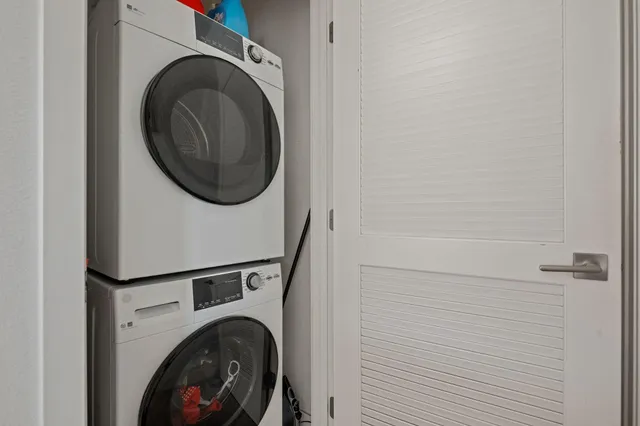 a close up view of a washer and dryer