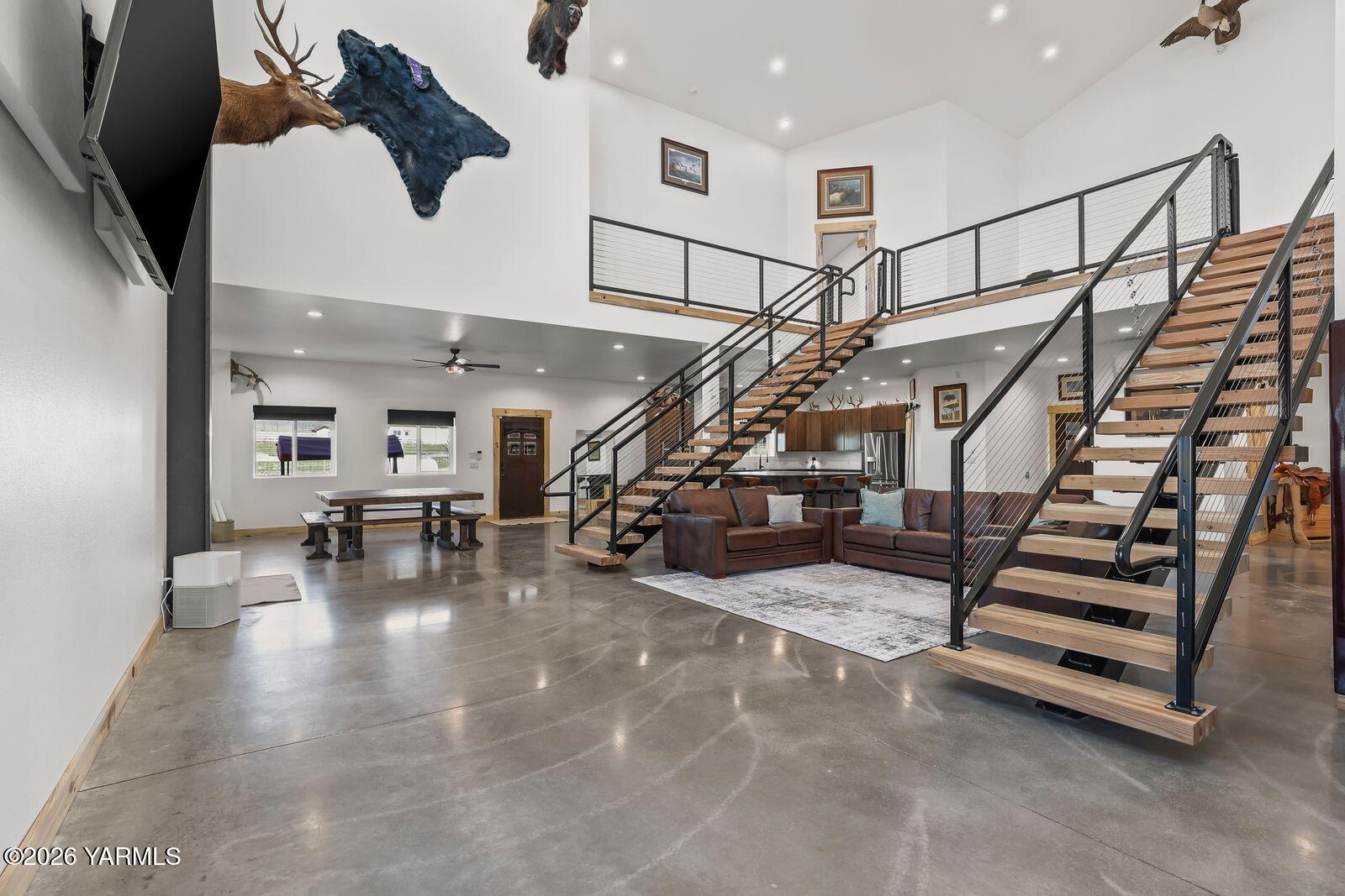 190 Gopher Road Selah, WA 98942 - Photo 13 of 48 a view of entryway and hall