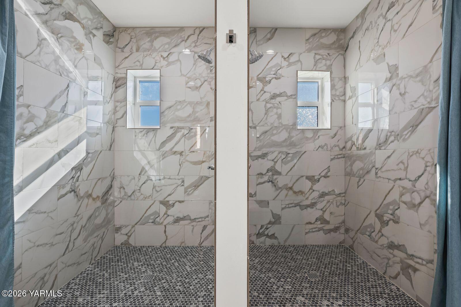 190 Gopher Road Selah, WA 98942 - Photo 28 of 48 a bathroom with a shower
