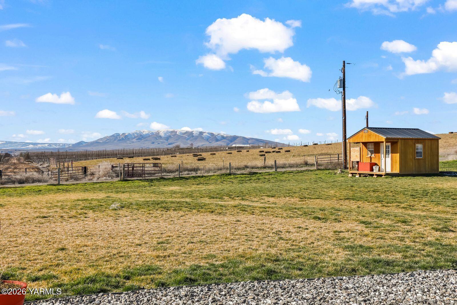 190 Gopher Road Selah, WA 98942 - Photo 40 of 48 39 Views