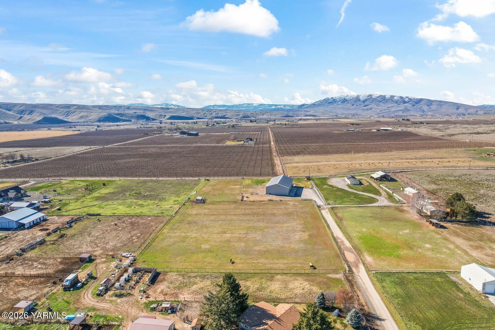 190 Gopher Road Selah, WA 98942 - Photo 43 of 48 42 Drone