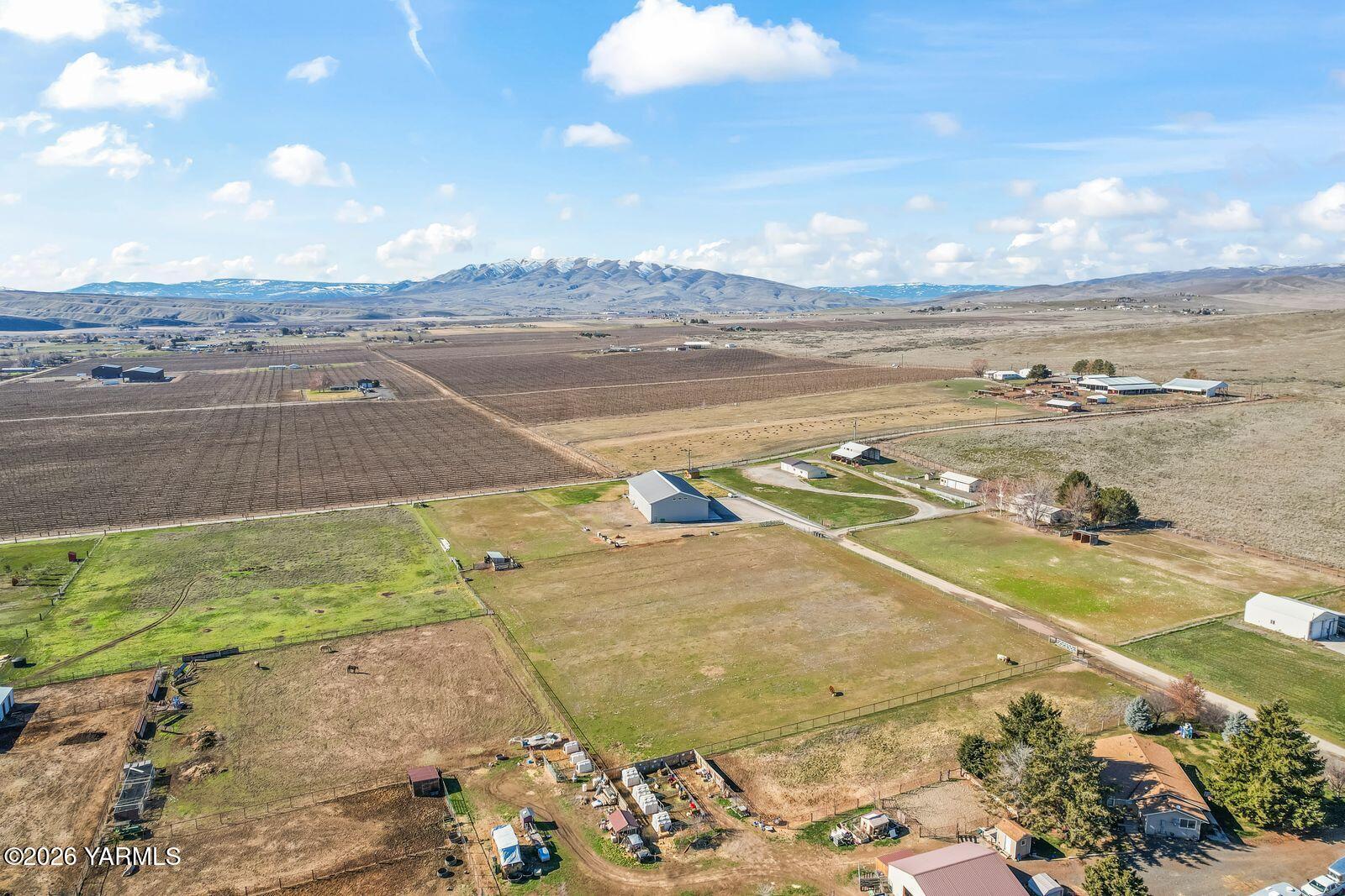 190 Gopher Road Selah, WA 98942 - Photo 44 of 48 43 Drone