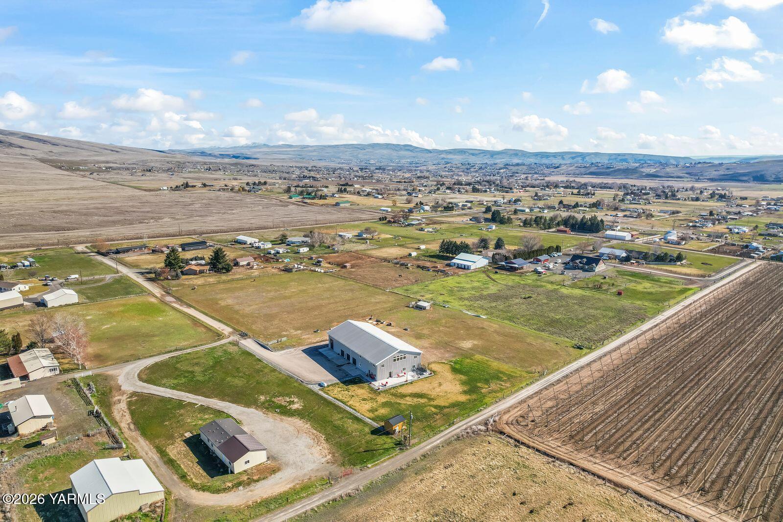 190 Gopher Road Selah, WA 98942 - Photo 45 of 48 44 Drone