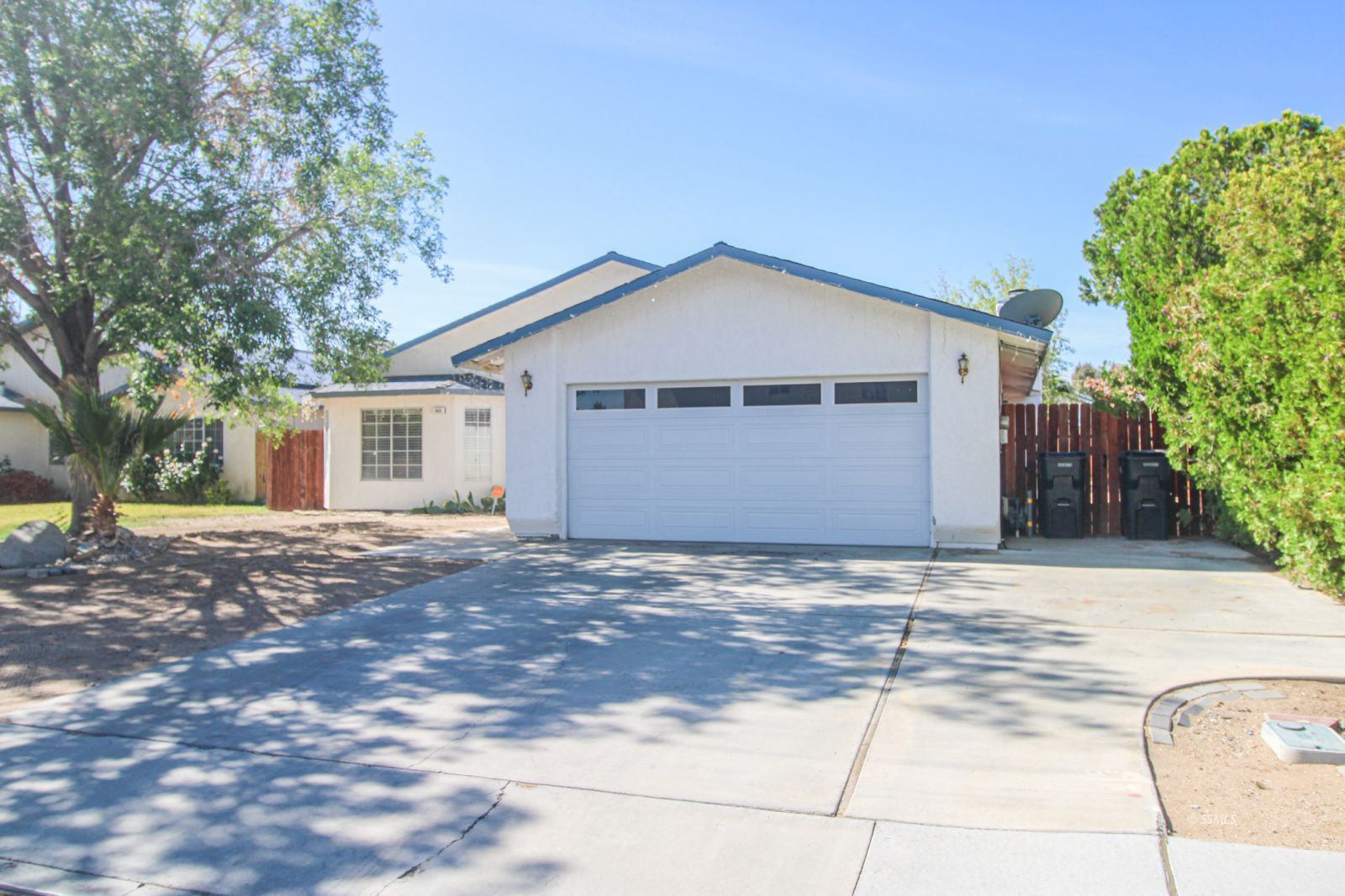 925 West Tamarisk Avenue Ridgecrest, CA 93555 - Photo 3 of 37