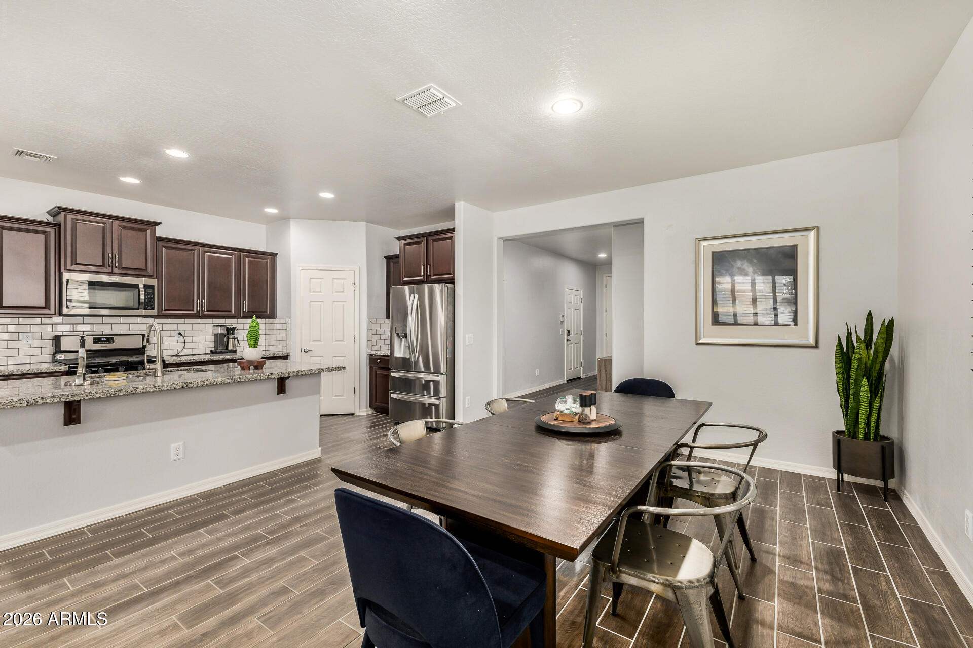7913 South 25th Place Phoenix, AZ 85042 - Photo 5 of 32 10 - 25th