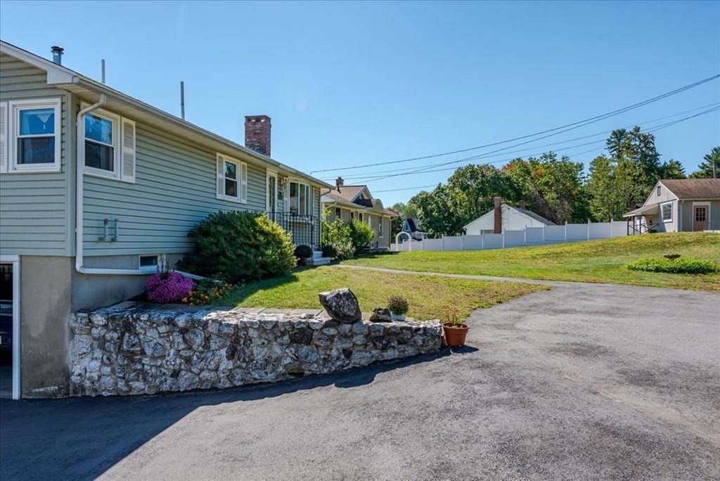 21 Craig Road Holland, MA 01521 - Photo 4 of 40