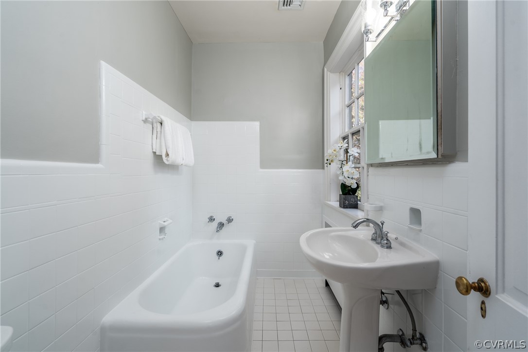 9 River Road Richmond, VA 23226 - Photo 33 of 46 En Suite Bathroom.